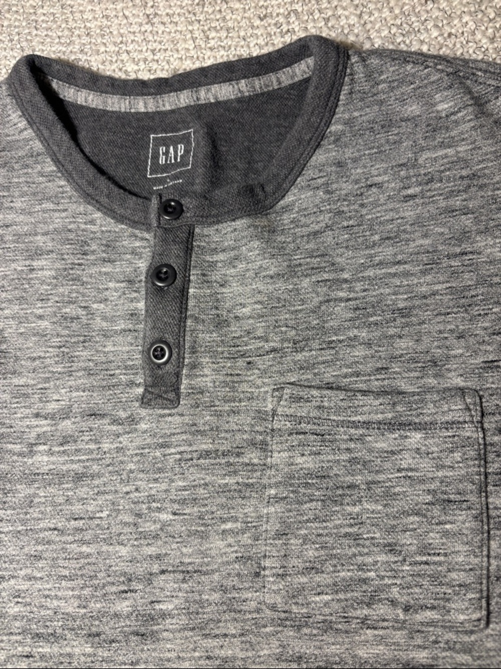 GAP Men's Heather Charcoal Long-Sleeve Henley - Picture 2 of 8